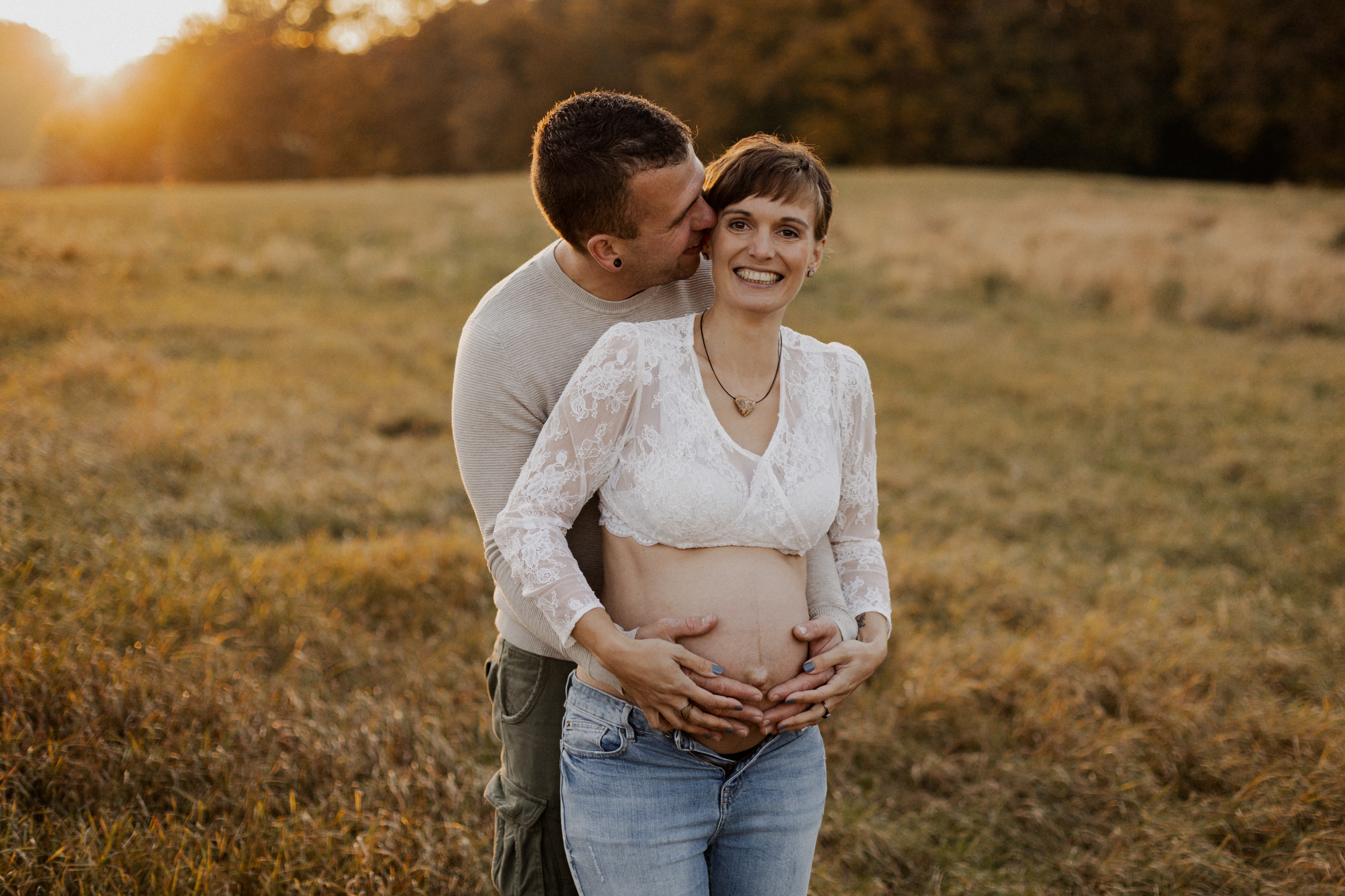 Familienshooting in Form eines Babybauchshootings in der Gegend von Pößneck, Saalfeld, Rudolstadt, Jena, Greiz und in ganz Ostthüringen - Laura Heinrich Fotografin aus Leidenschaft